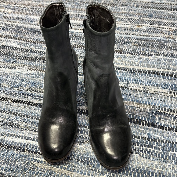 Elsa two tone leather heeled boots size 39 1/2 - Picture 6 of 11